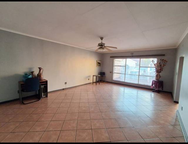 2 BEDROOM TOWNHOUSE FOR SALE IN VANDERBIJLPARK CW 3